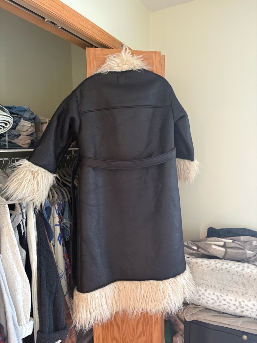 Boohoo Black Faux-Leather Trench Coat with Cream Faux-Fur Trim - Picture 6 of 8